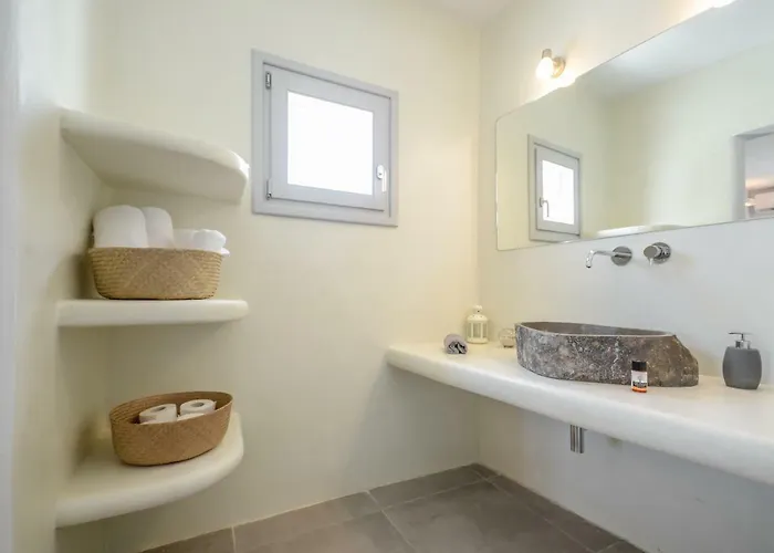 Cycladic Breeze * Naxos City