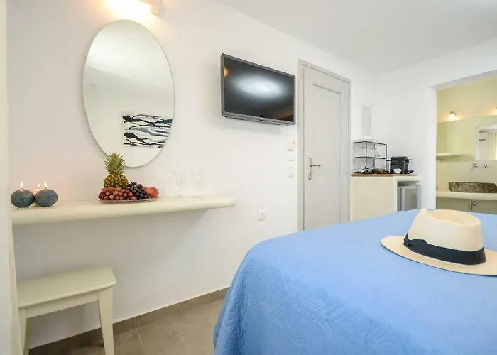 Cycladic Breeze * Naxos City